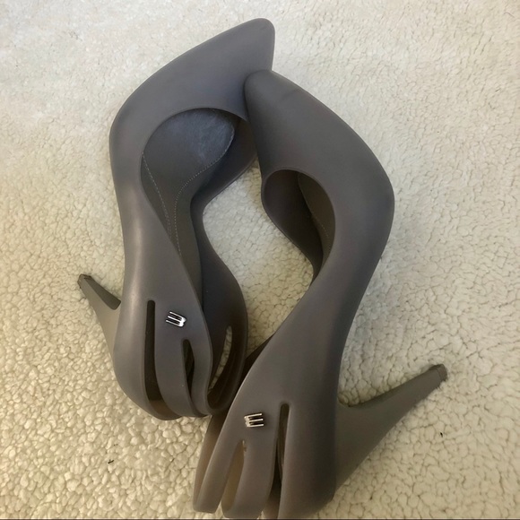Shoes - Mellisa gray matt classic heel pumps. Size 9